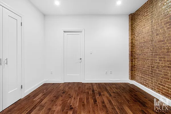 Bedroom, photo 1