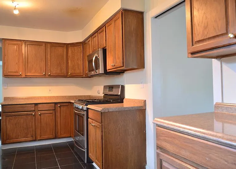 1022 E Colvin St — Photo 5