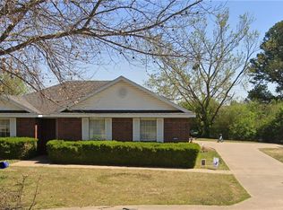 1236 N Tradition Ave, Fayetteville, AR 72704