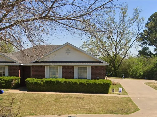 1236 N Tradition Ave, Fayetteville, AR 72704