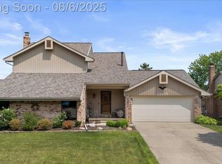 15918 Penn Dr, Livonia, MI 48154