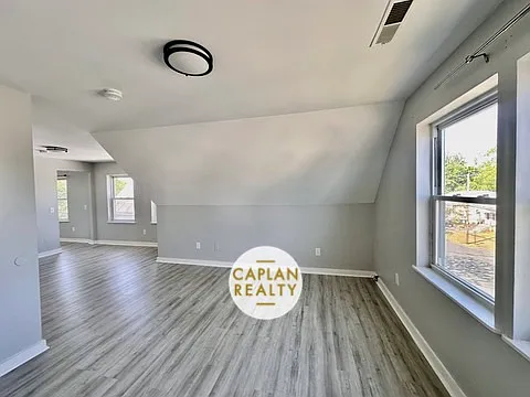 2 bed, 1000 sqft, $1,700 — Photo 3