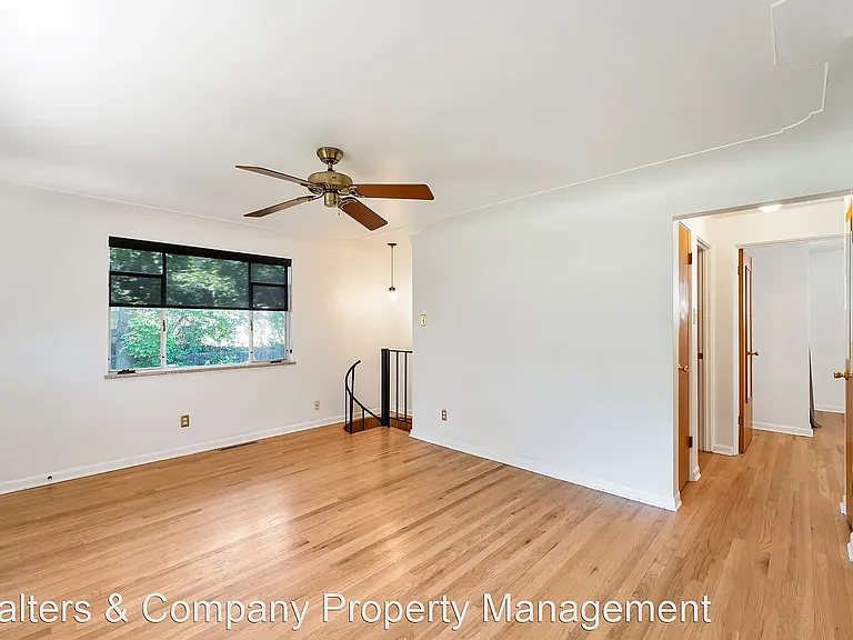 2043 Meade St — Photo 7
