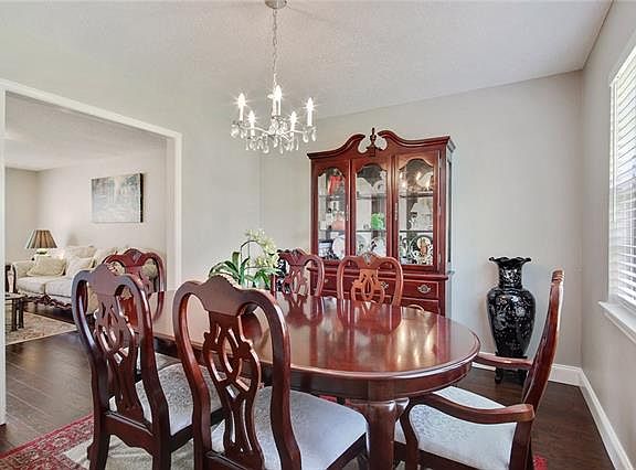 5th image of 2149 Laurel Ave
