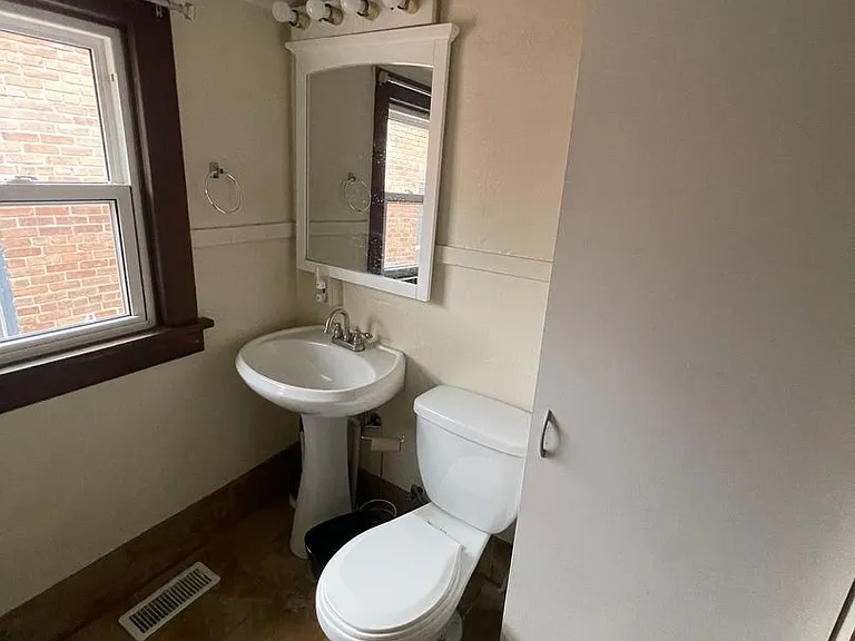 327 N Alabama St — Photo 43