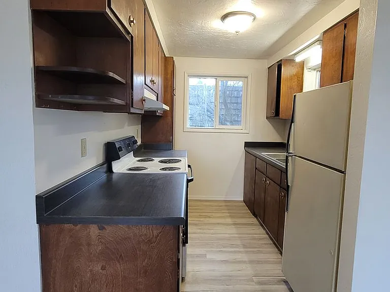 1187 W 8th Ave — Photo 11