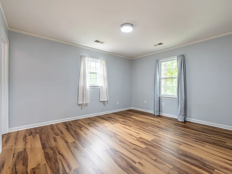 208 Huntington Ln — Photo 31
