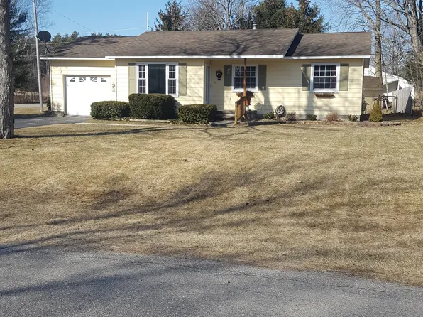 505 Victoria Ln, Tawas City, MI 48763