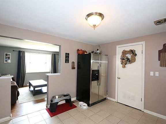 2nd image of 5567 Betty Ln