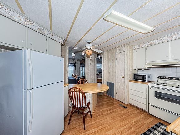3rd image of 173 Hickory Gate Dr