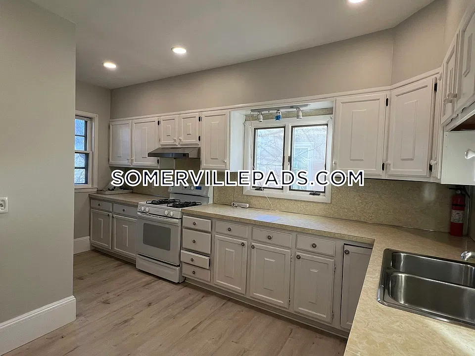 77 Pearson Rd #2