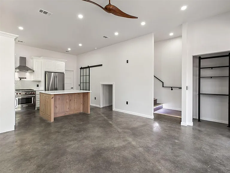 1710 Brassie St — Photo 10