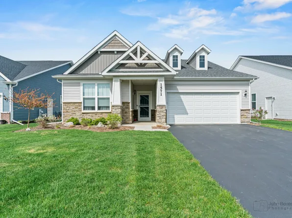 1571 Timberland Dr, Algonquin, IL 60102
