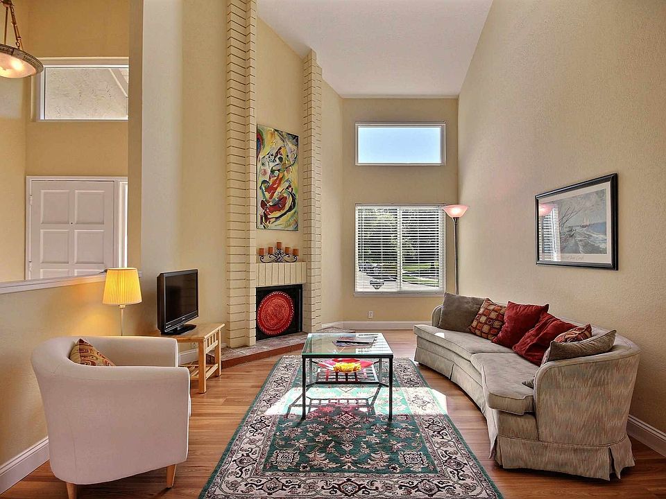 1st image of 15380 Venetian Way