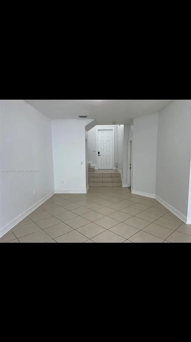 4 bed, 2016 sqft, $3,300 — Photo 4