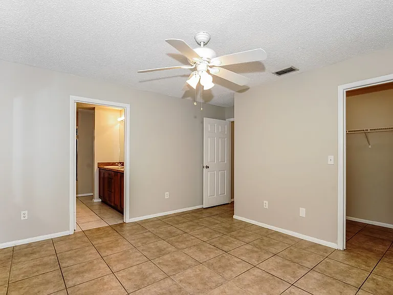 1001 Pond Apple Ct — Photo 11