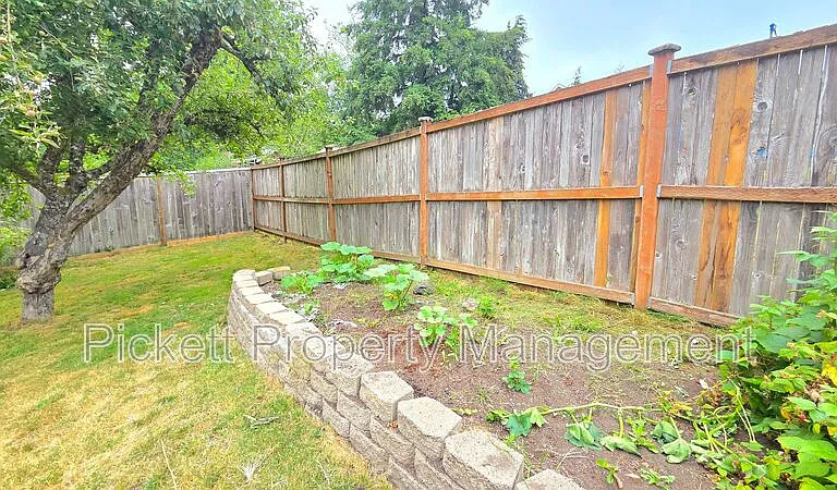 133 NE Gilmax Ln — Photo 32