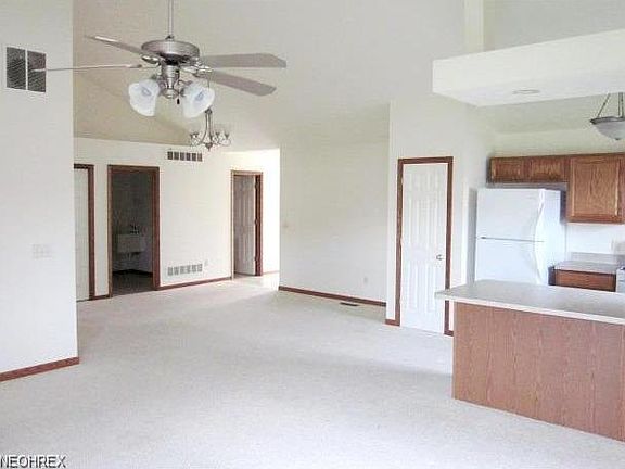 4th image of 11 Canterbury Cir