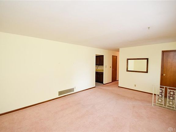 4th image of 408 Maplewood Cir