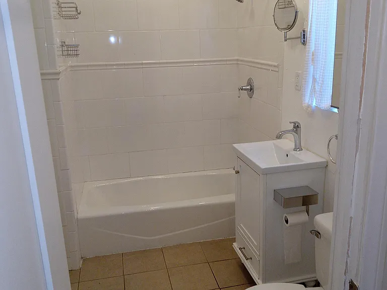 1129 S Evans St — Photo 9