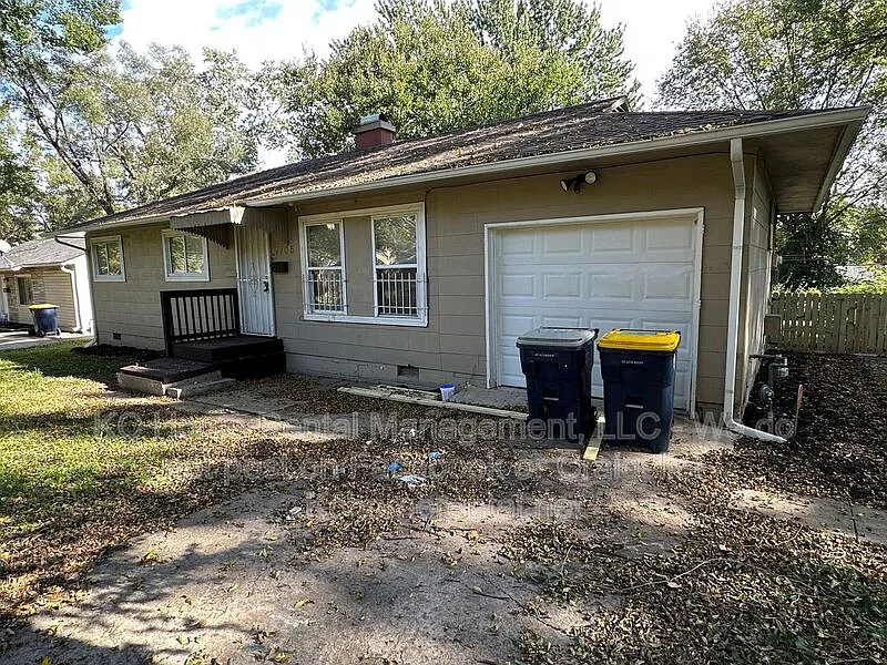 4 bed, 1.0 bath, 1200 sqft, $1,195 — Photo 3
