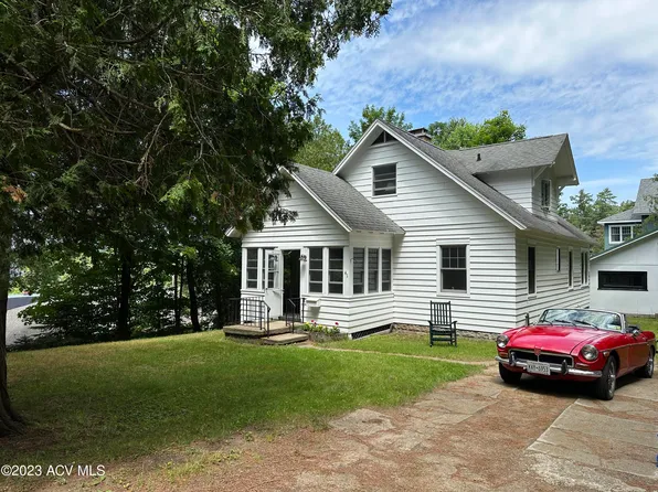 41 Seneca Ave, Saranac Lake, NY 12983