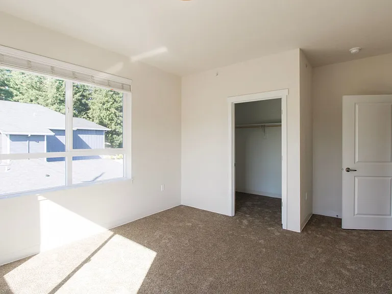 Creek's Edge Apartments — Photo 54