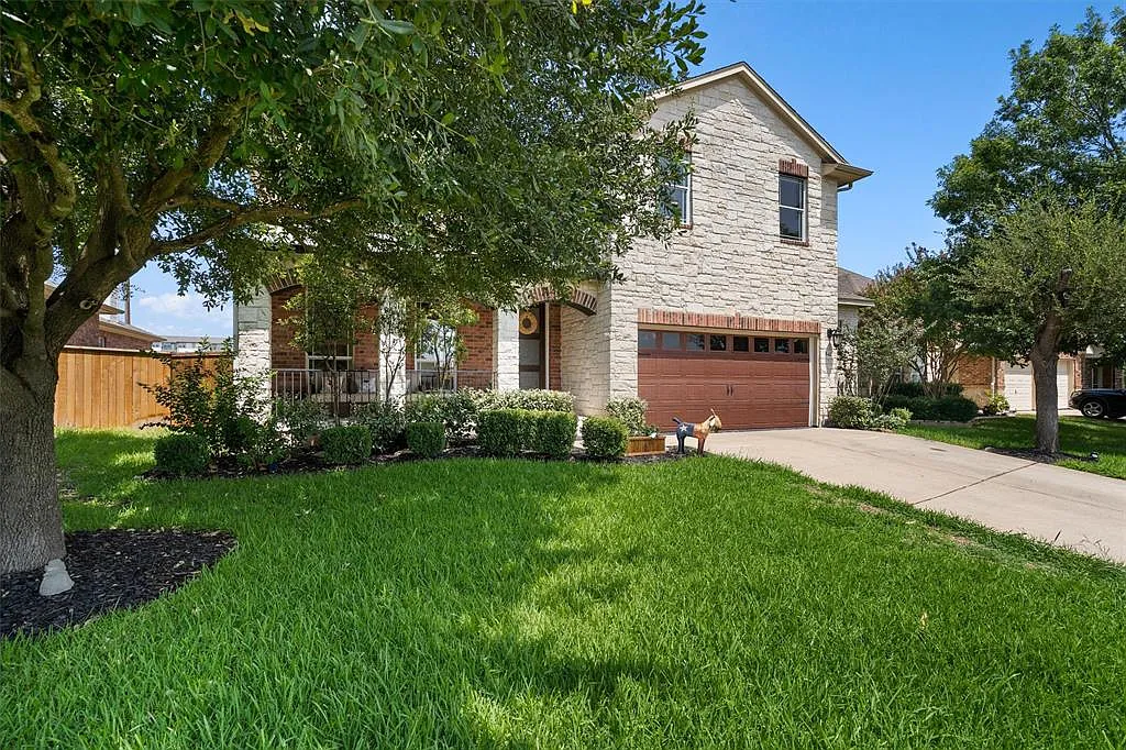 4 bed, 2.5 bath, 2848 sqft, $7,900 — Photo 1