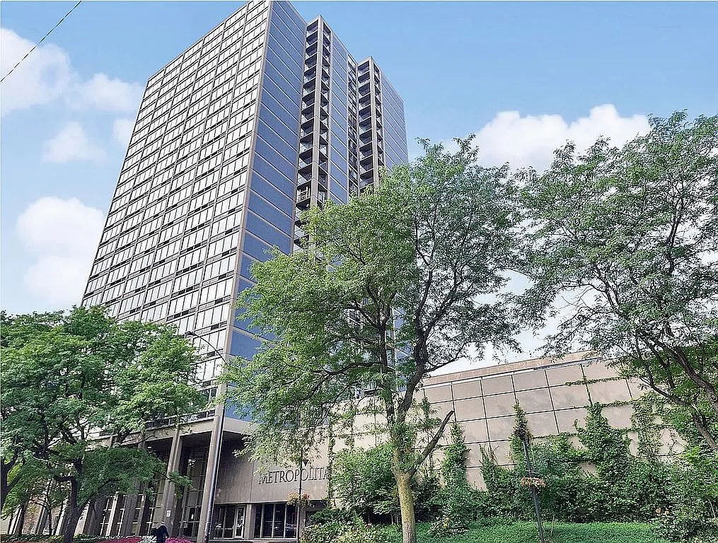 5320 N Sheridan Rd APT 2403 photo 1