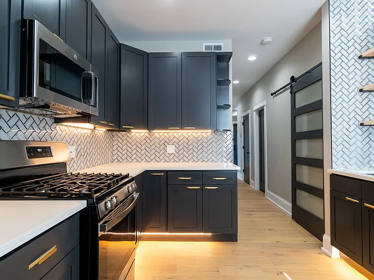 Pf Arg 5400 N. Paulina — Photo 3