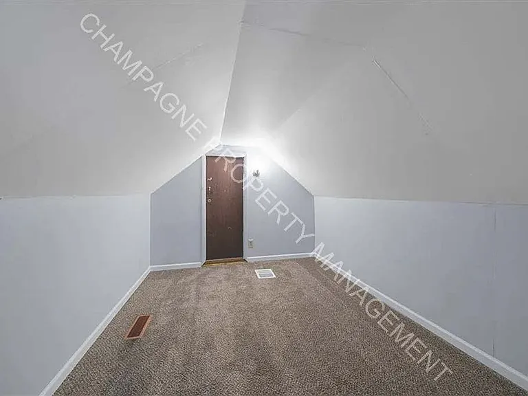 2454 Cypress Ave — Photo 12