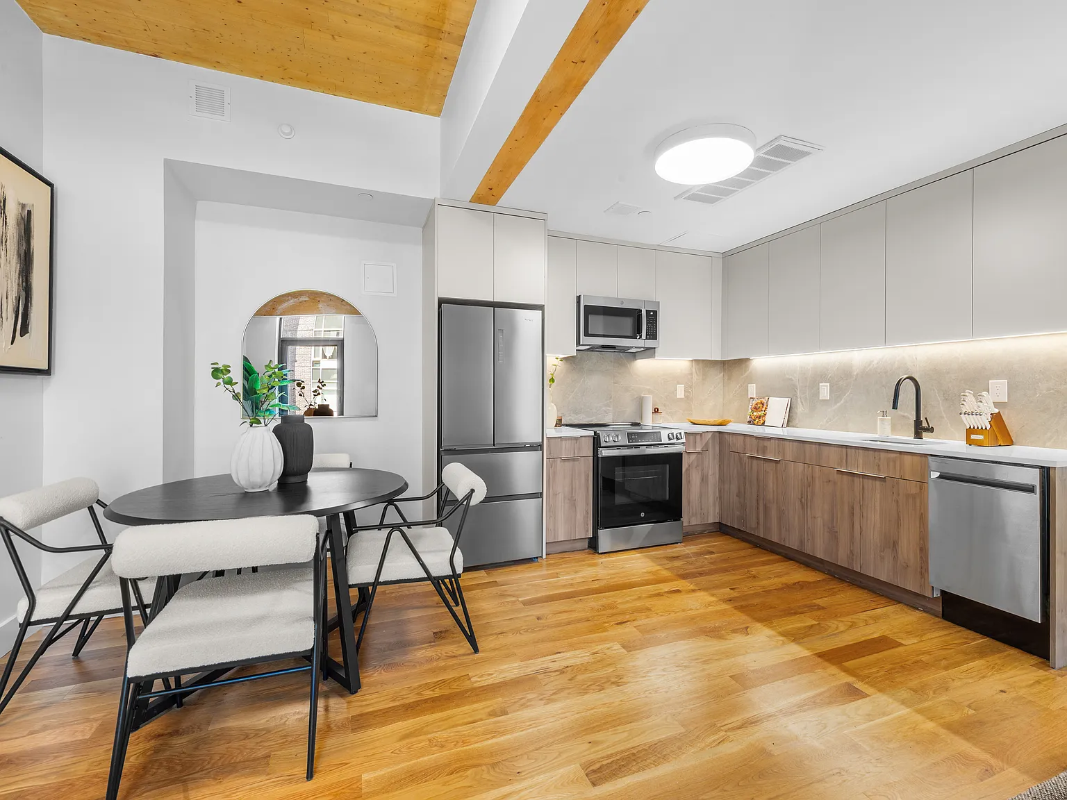80 Ainslie Street — Photo 3
