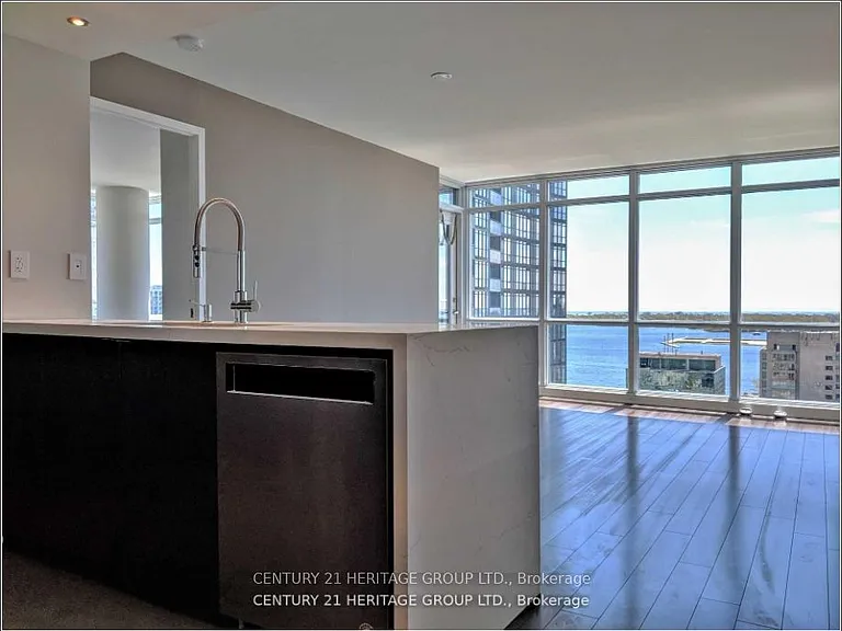 15 Fort York Blvd #1910 — Photo 1