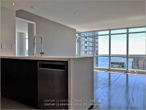 15 Fort York Blvd Photo 1