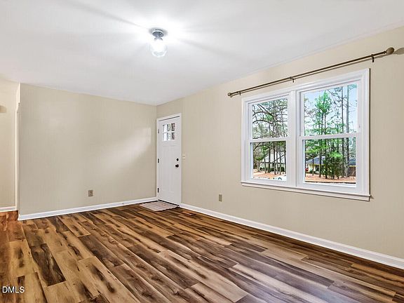 4th image of 903 Limerick Ln