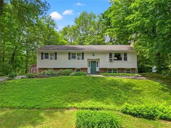 234 Rossway Road, Pleasant Valley, NY 12569