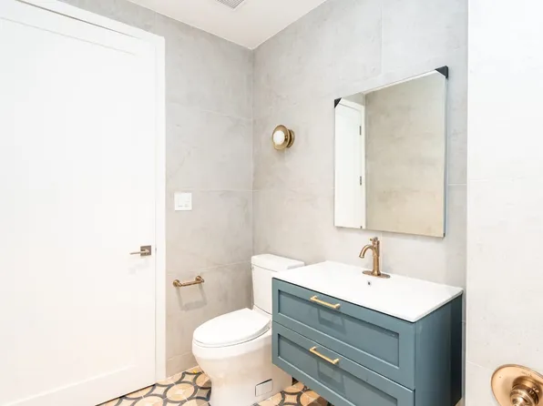 376 Bedford Avenue image 6 of 23