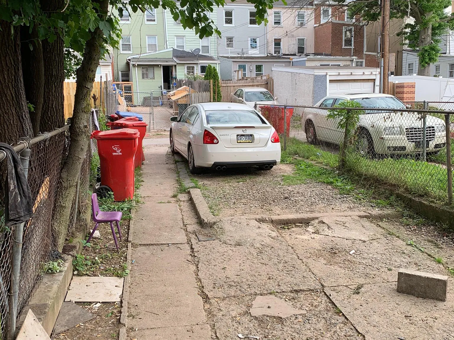 643 Chain St — Photo 3