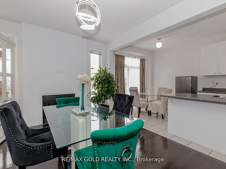 39 Chesterwood Cres — Photo 12