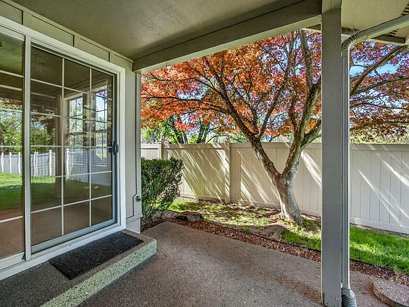5th image of 124 SE Gold River Ln