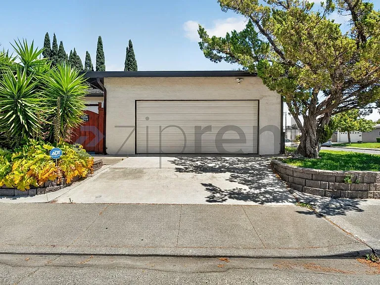 648 San Lorenzo St — Photo 4