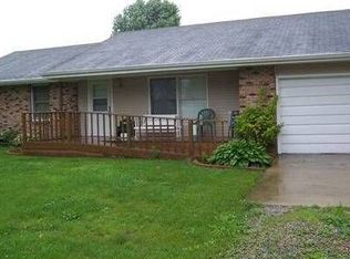 2931 E Empire Dr, Altamont, IL 62411