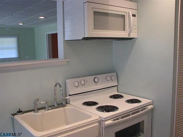 1 bed, 900 sqft, $1,400 — Photo 2