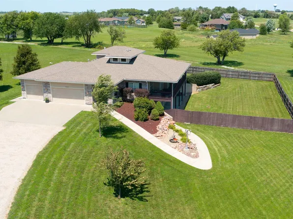 9826 Greenview Dr, Meriden, KS 66512