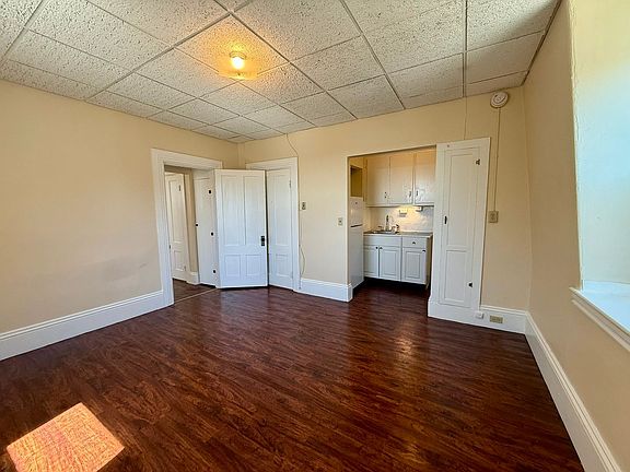 2nd image of 574 Hall St APT 3F