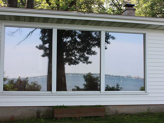Living rm picture windows lakeview