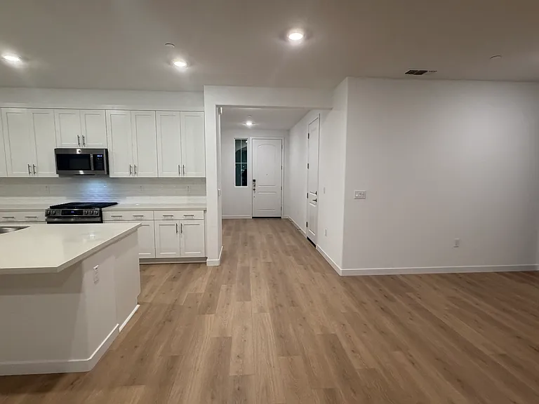 16536 Barnett St — Photo 2