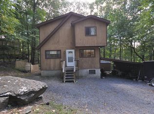 212 Woodcock Rd, Bushkill, PA 18324