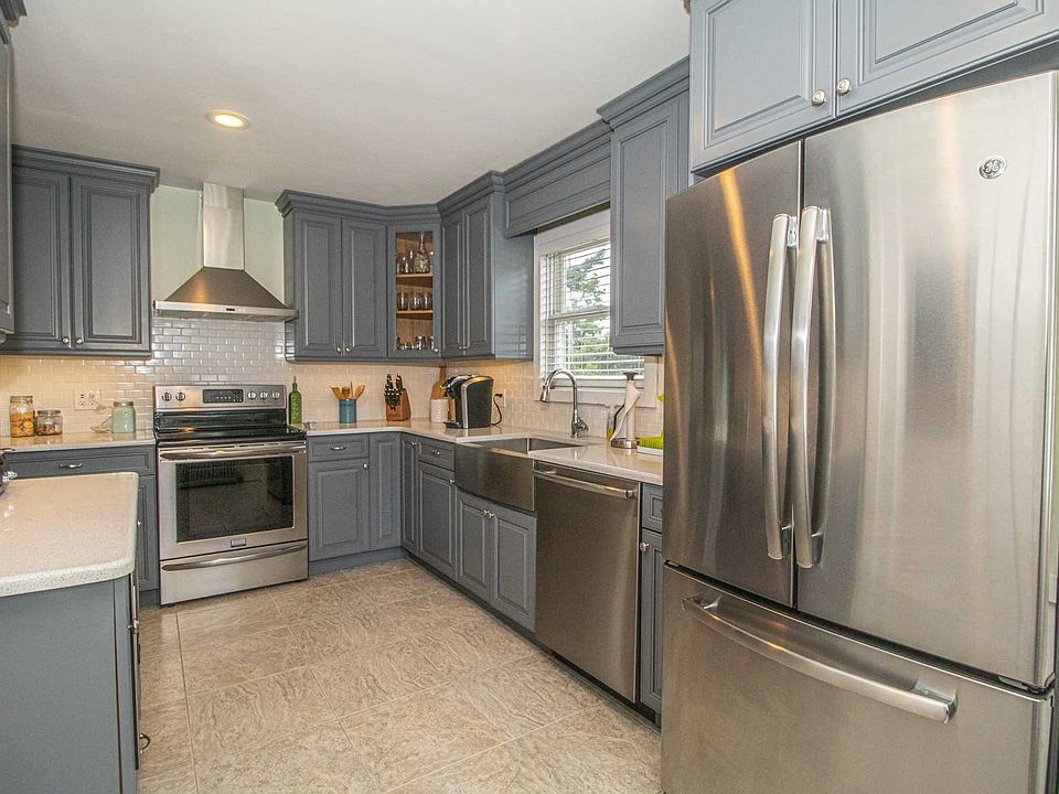 1st image of 52 Barretts Ave
