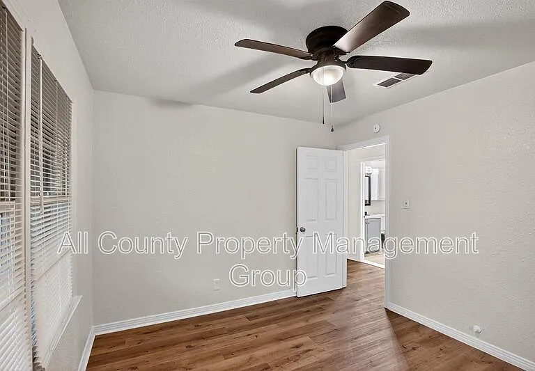 4709 Mayfair St — Photo 9
